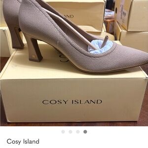 Women's Pointed-Toe heels lot of 2